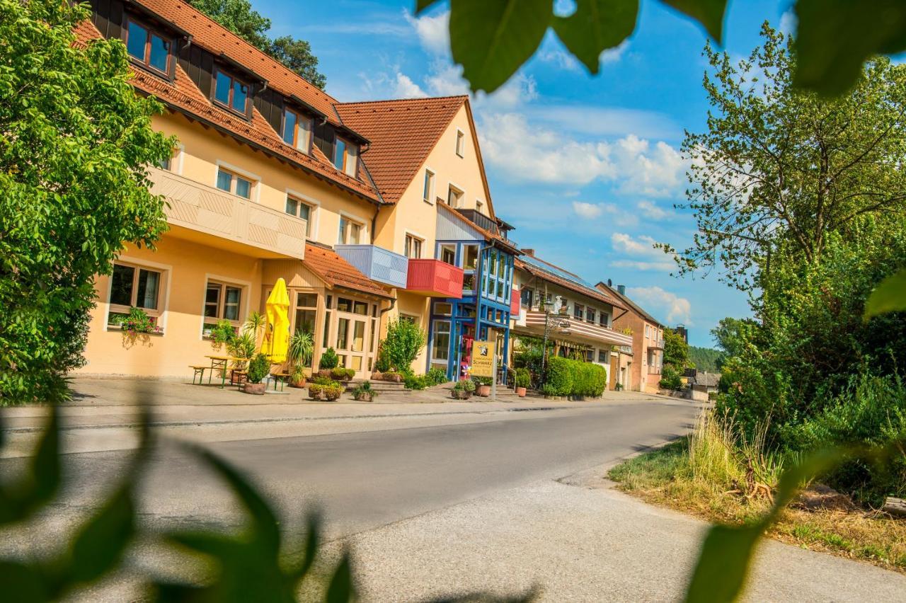 Landgasthof Schwarz Windsbach Bagian luar foto