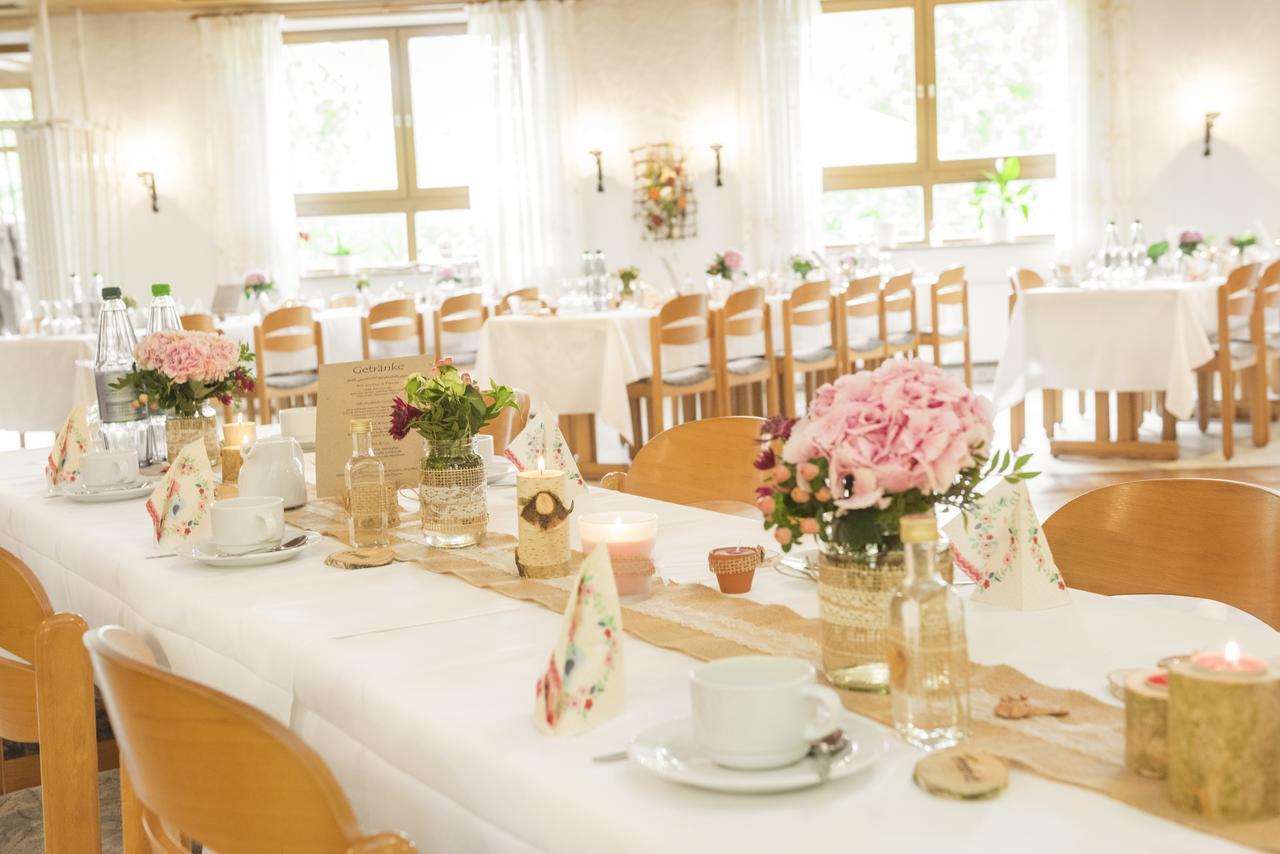 Landgasthof Schwarz Windsbach Bagian luar foto